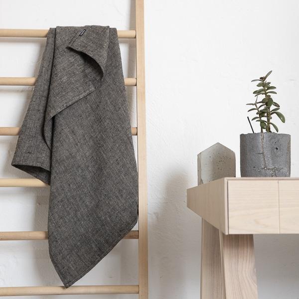 linenme Huckaback Linen Bath Towel Chevron in Black