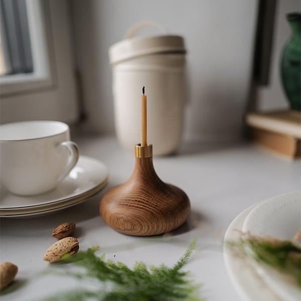 Linenme Oak Candle Holder