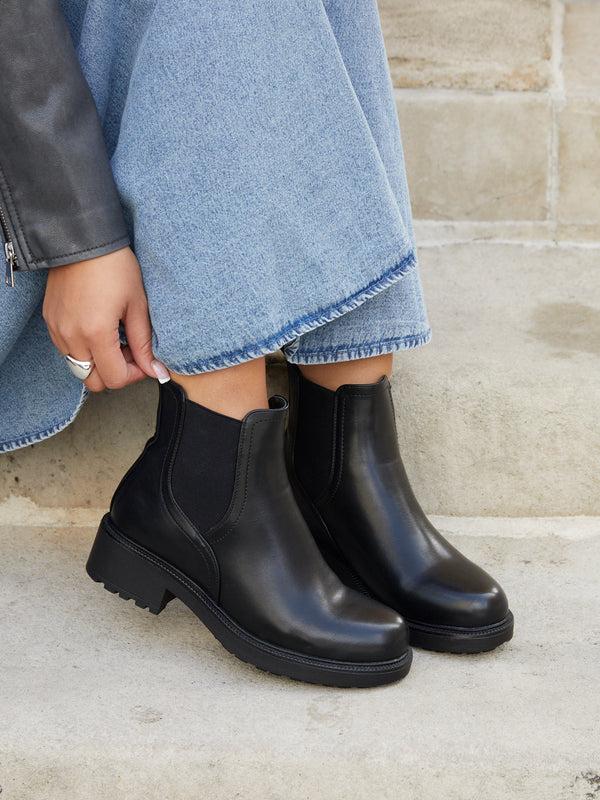 linzi Black Faux Leather Classic Chelsea Boot With Elastic Gussets