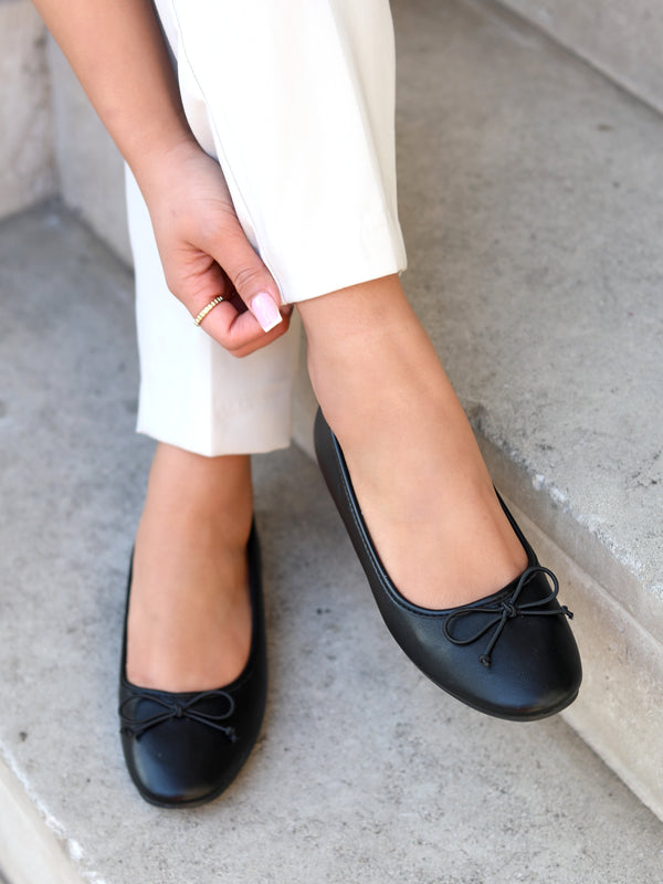 linzi Black Faux Leather Pump With Small Bow Detail