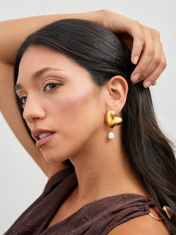 linzi Gold Heart Stud Earrings with Freshwater Pearl Drop