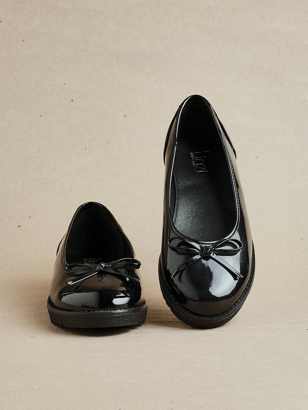 linzi Wide Fit Black Patent Pump With Bow Detail