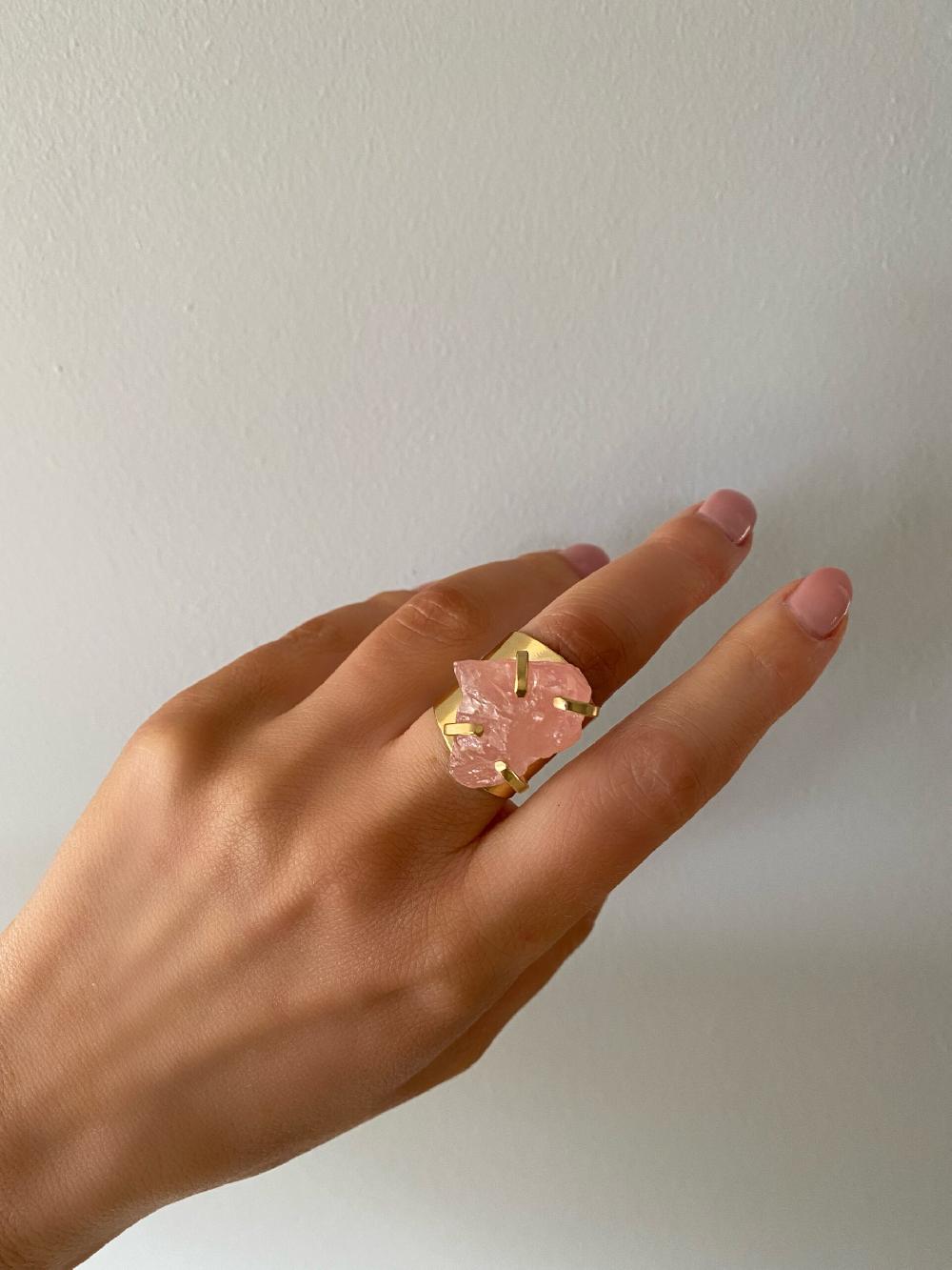 liou Amelia Rose Quartz Ring