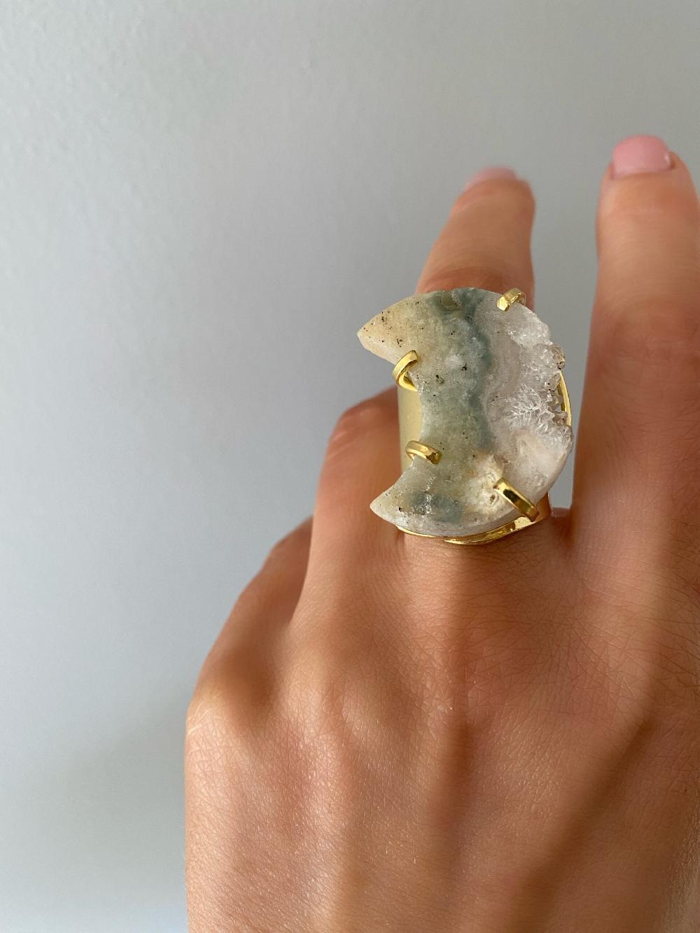 liou Amethyst Moon Slice Ring