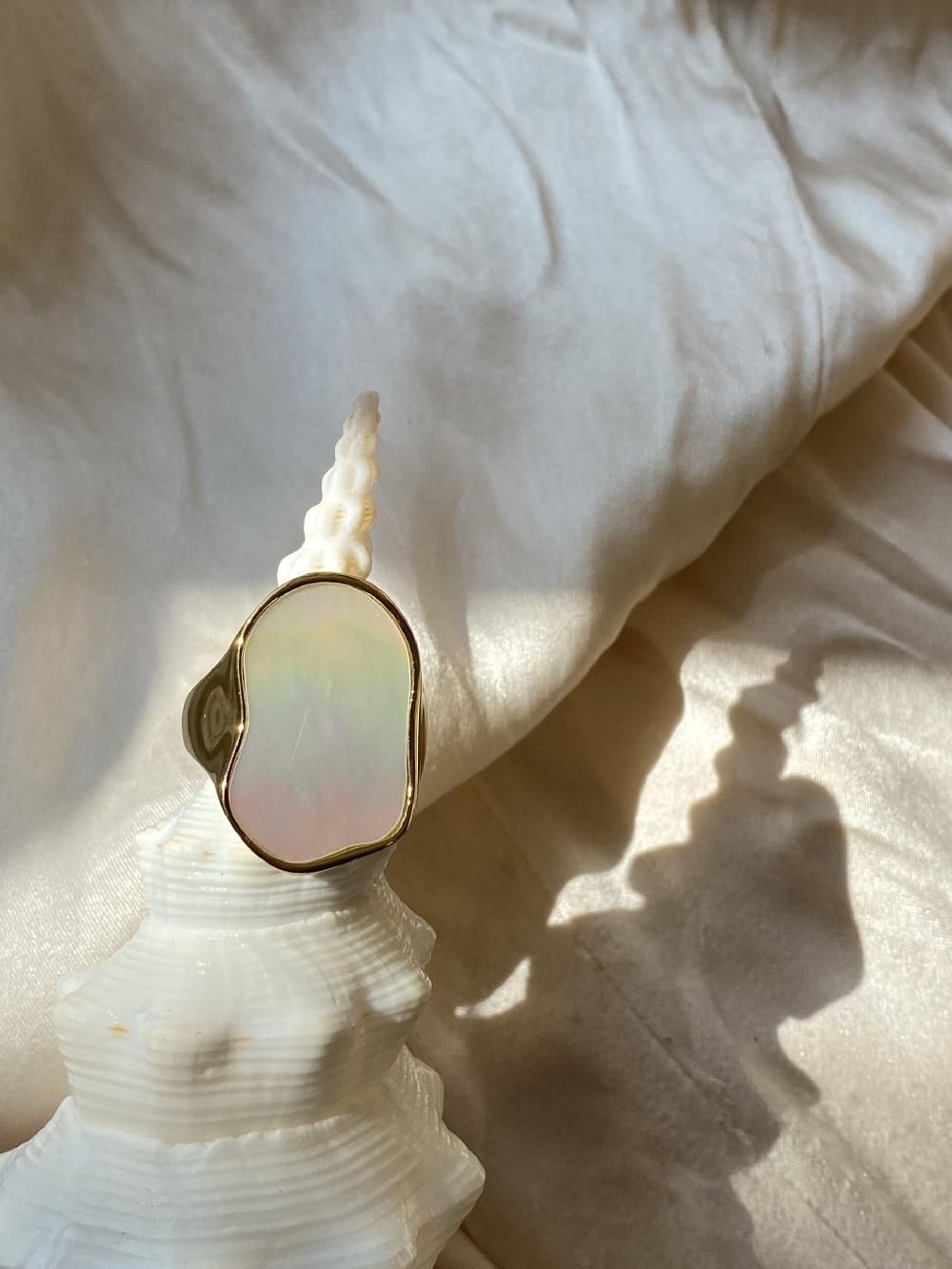 Liou DUNE Chunky Shell Ring