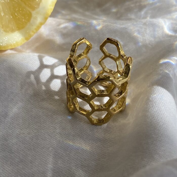 liou Honeycomb Ring