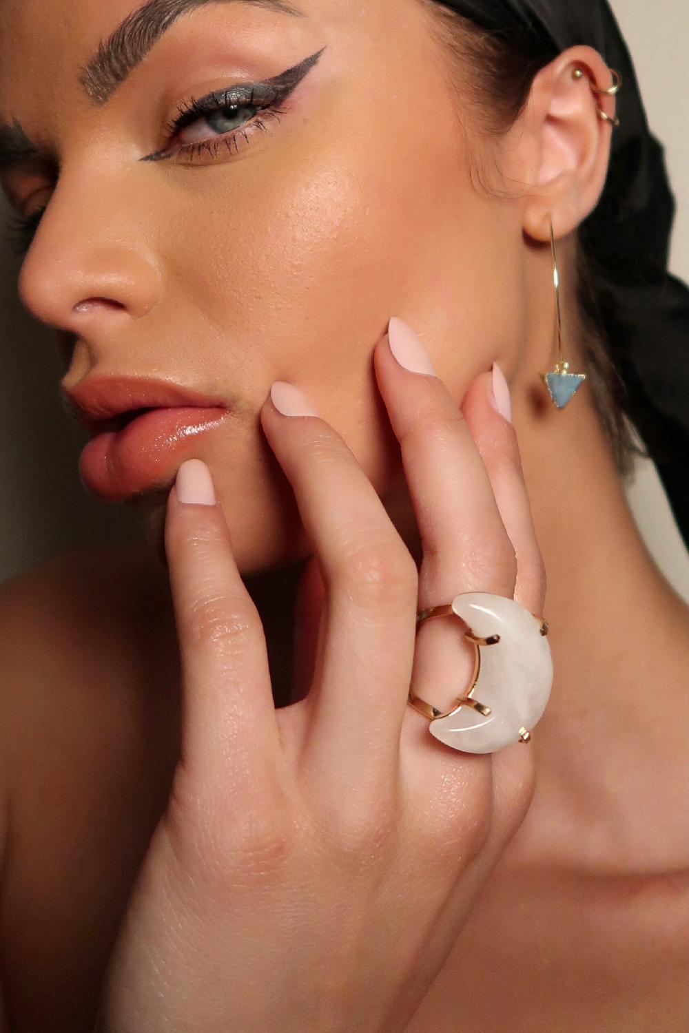 liou Quartz Crescent Moon Ring