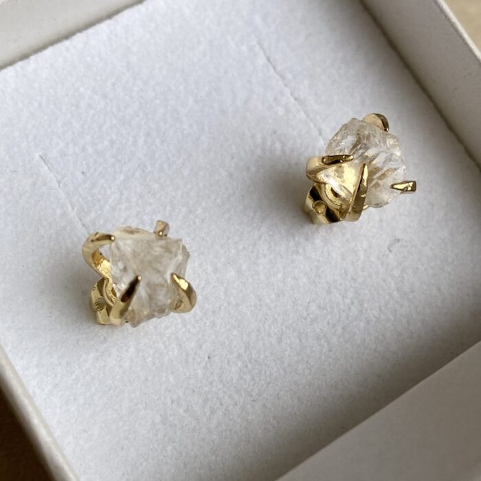 Liou Quartz Studs