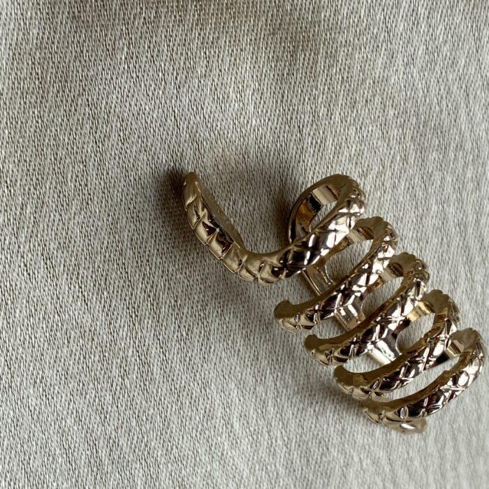 liou Serpent Ear Cuff