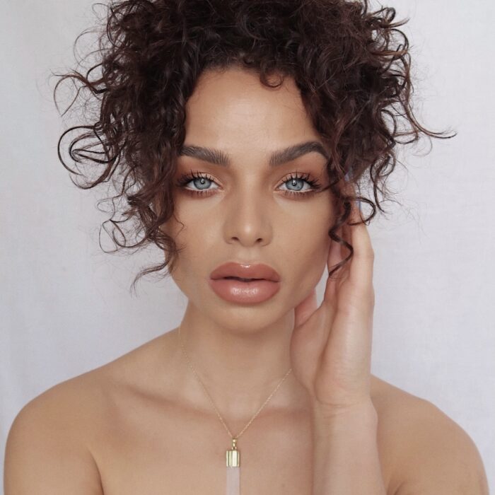 liou Valencia Selenite Necklace