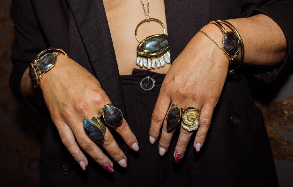 Liou Velariis Labradorite Bangle