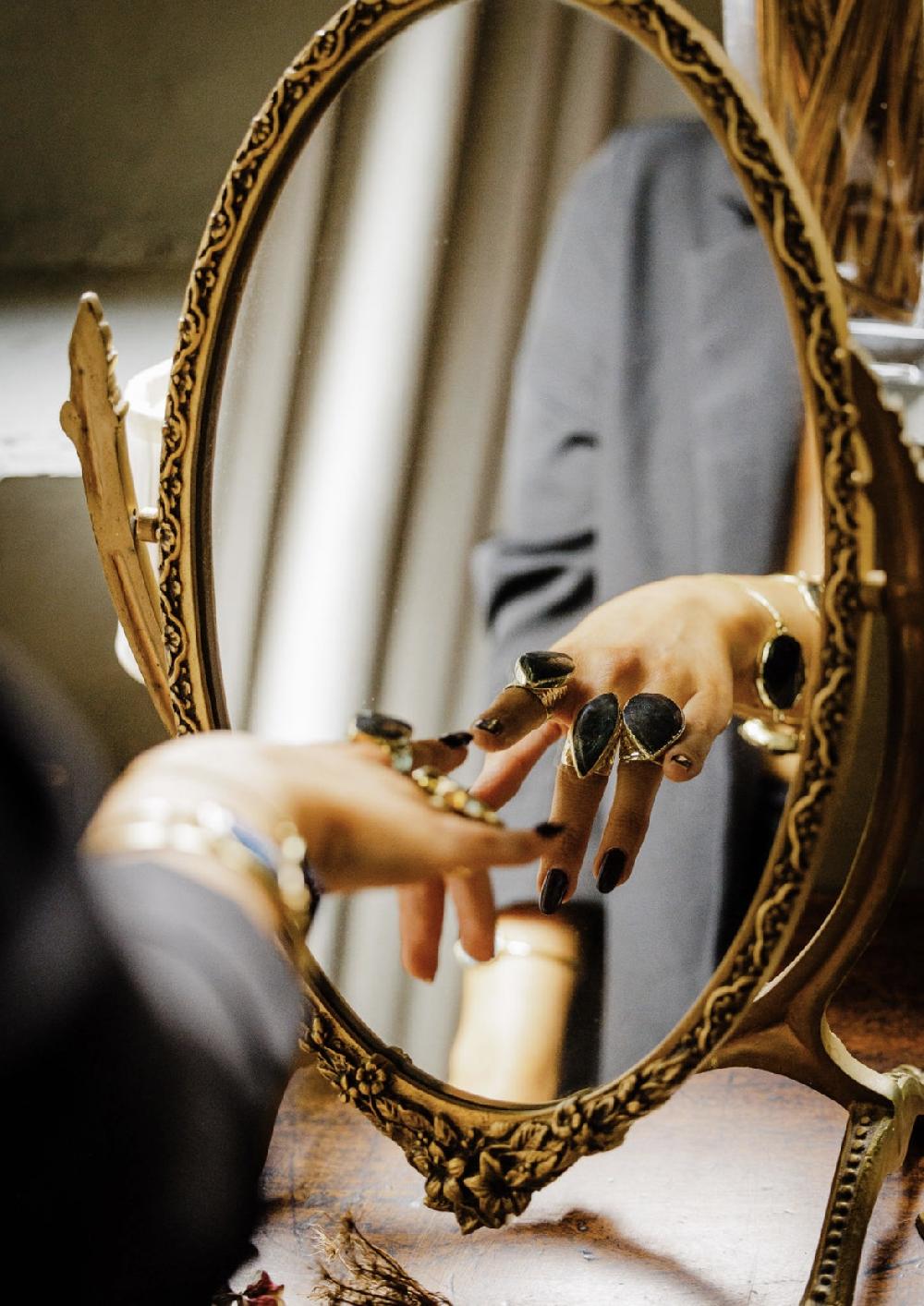 Liou Velariis Labradorite Ring