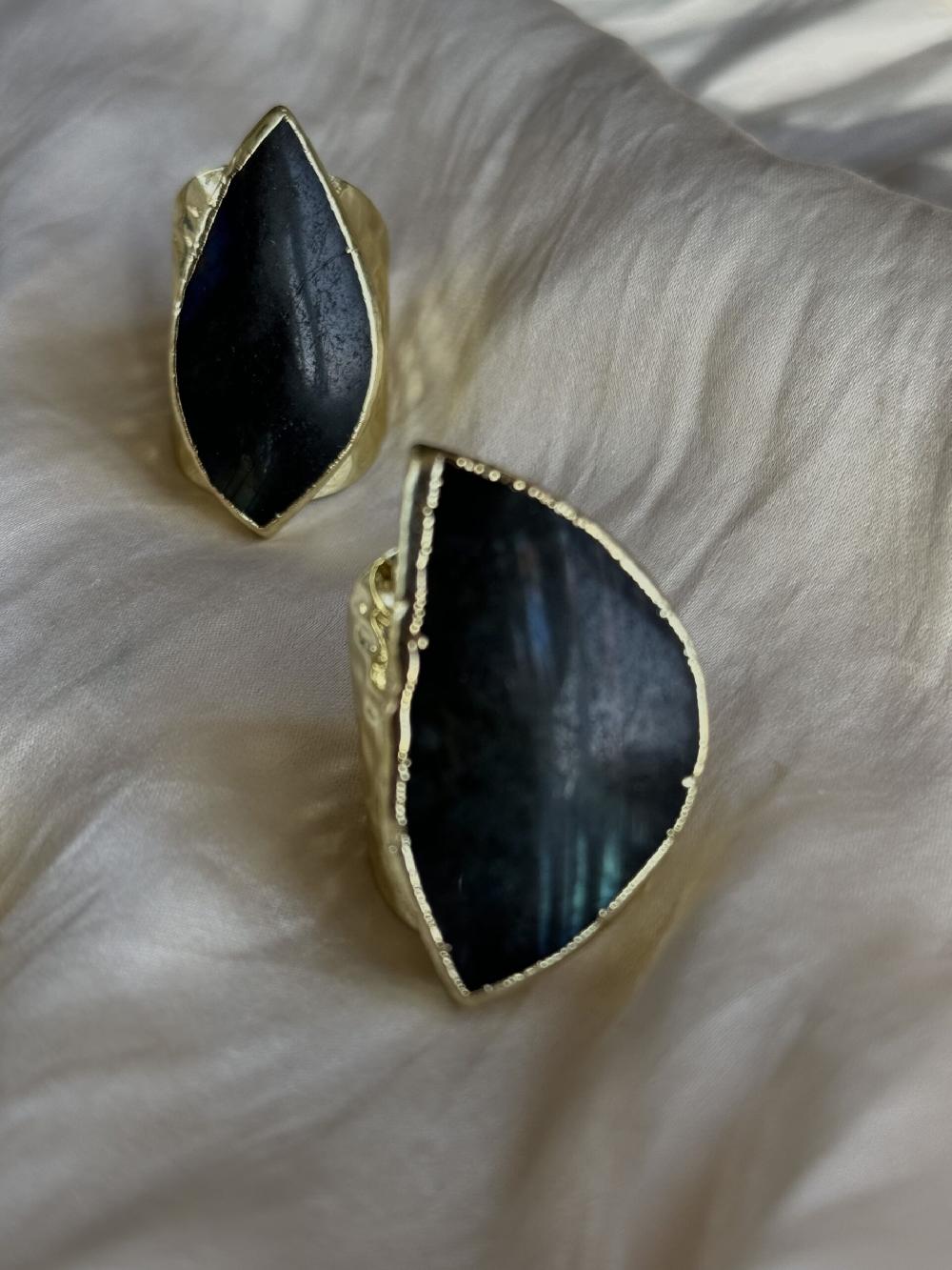 liou Velariis Labradorite Ring