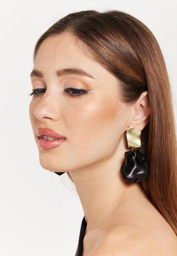 Liquorish Black In Gold Petal Shinny Earrings