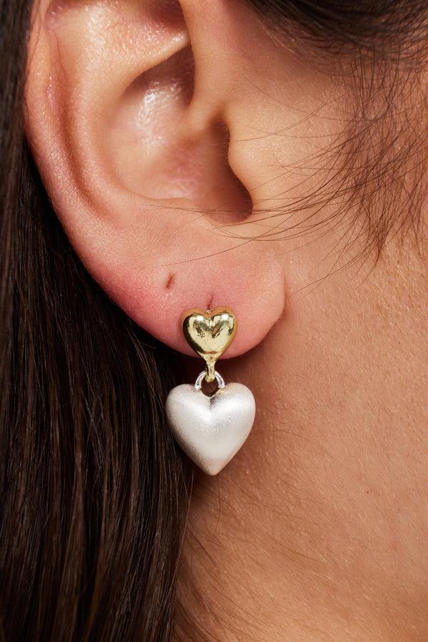 Liquorish Liquorish Heart Stud Earrings With Pearl Heart Drop In Gold