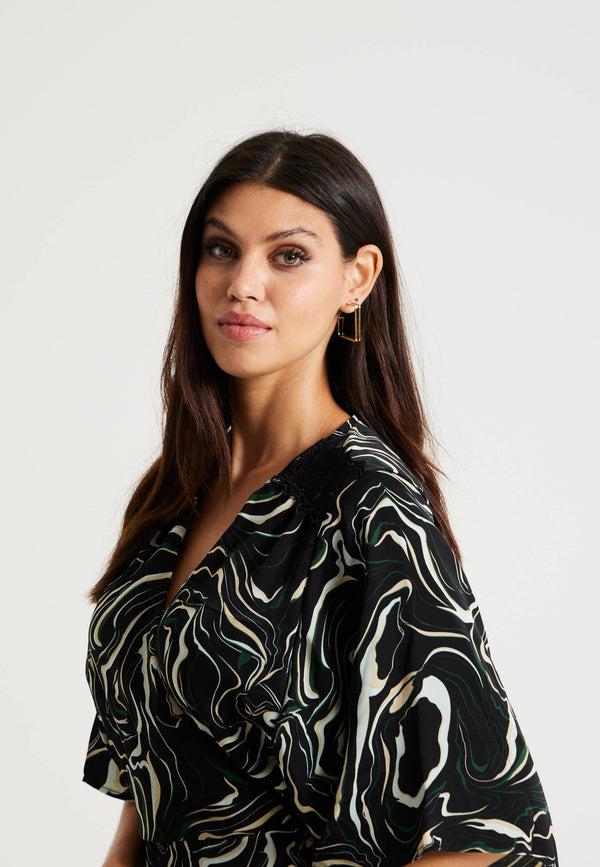 Liquorish Liquorish Square Hoop Earrings In Gold