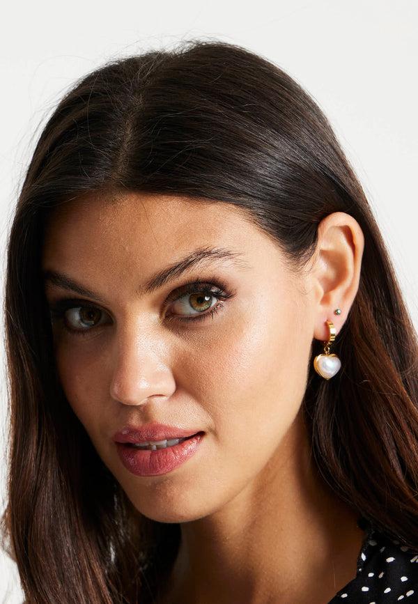 Liquorish Liquorish Mini Hoop Heart Earrings In Pearl White And Gold