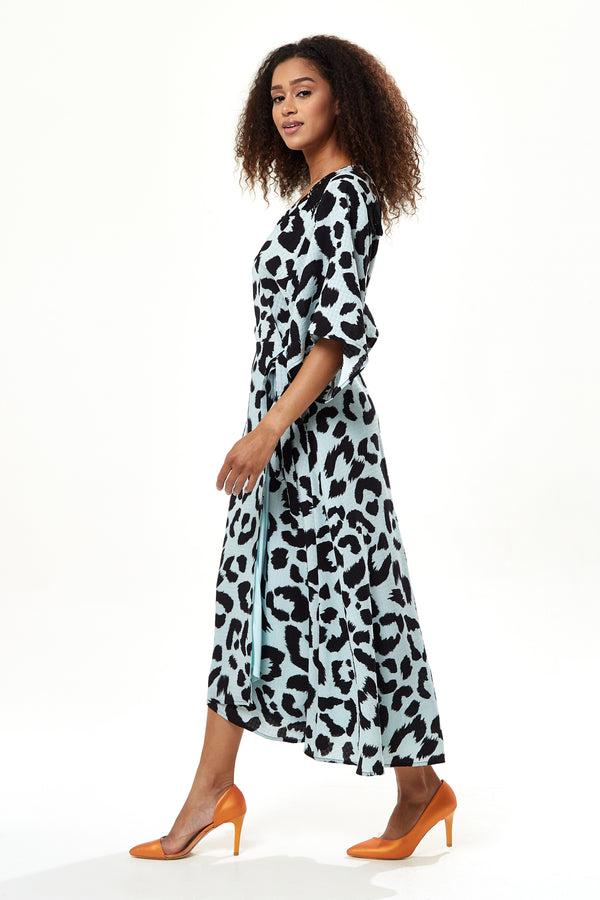 Liquorish Women's Maxi Dress In Blue With Kimono Sleeves And Tie Waist - Liquorish Animal Print