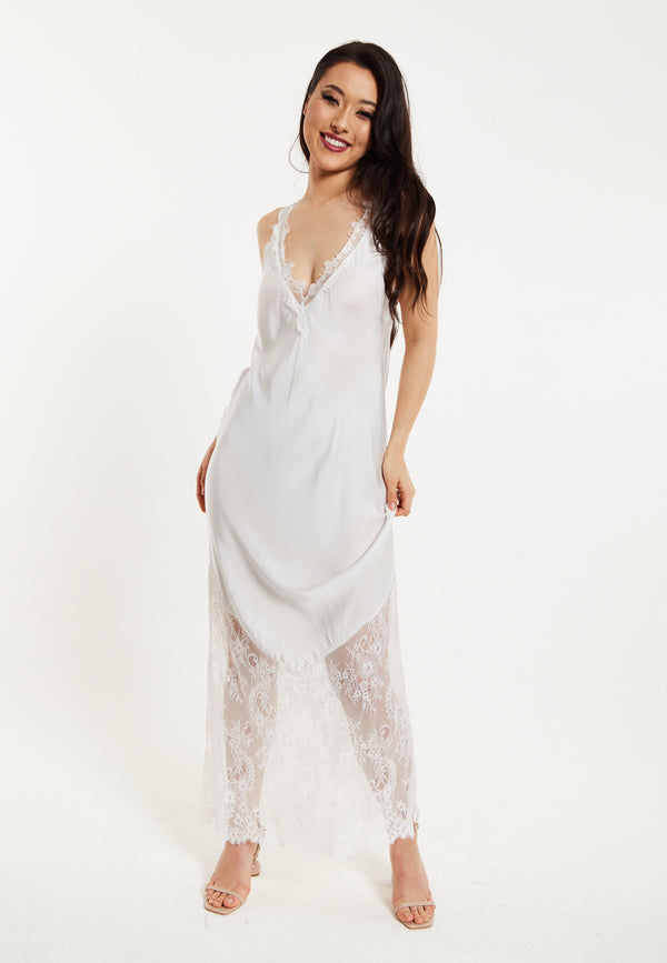 Liquorish Women's Maxi Dress With Lace Detail Deep V-Neck Flowing Sleeves In White - Liquorish
