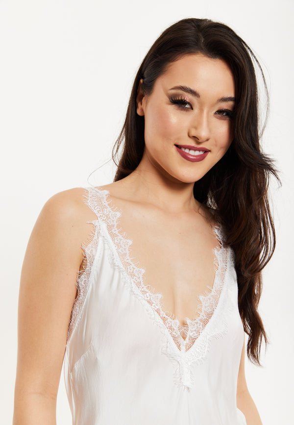 Liquorish Women's Maxi Dress With Lace Detail Deep V-Neck Flowing Sleeves In White - Liquorish