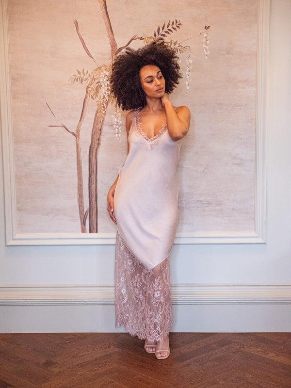 Liquorish Women's Maxi Dress With Lace Detail V-Neck And Sleeveless Design In Rose Pink - Liquorish