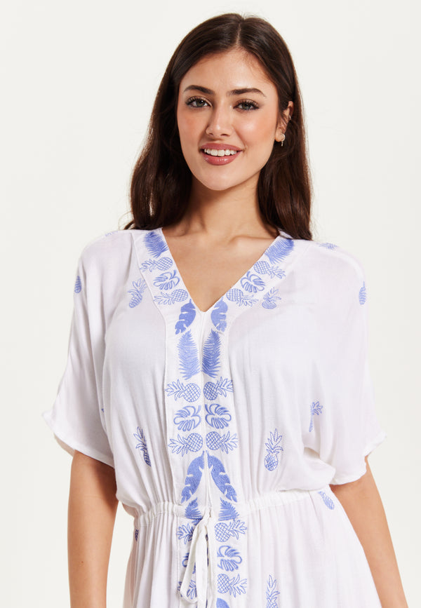 Liquorish Women's Maxi Dress With Short Sleeves Blue Pineapple Embroidery In White - Liquorish