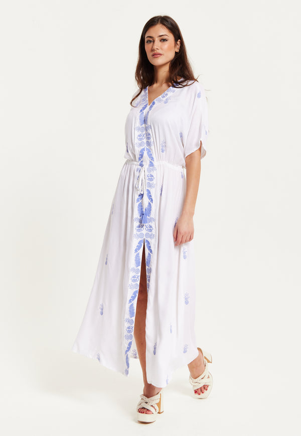 Liquorish Women's Maxi Dress With Short Sleeves Blue Pineapple Embroidery In White - Liquorish