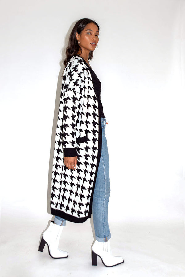 Liquorish Women's Maxi Long Cardigan With Pockets In Black And White Houndstooth Pattern - Stylish Open Front By Liquorish