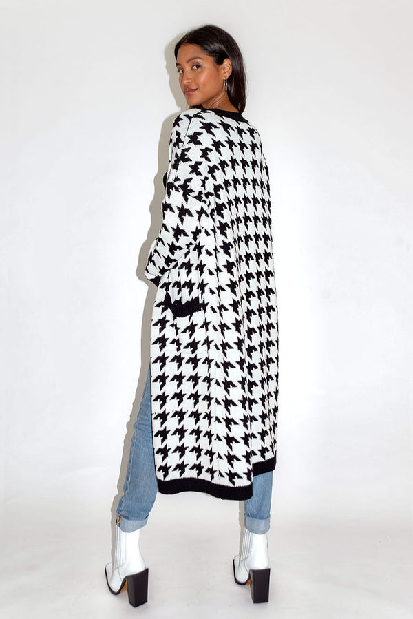 Liquorish Women's Maxi Long Cardigan With Pockets In Black And White Houndstooth Pattern - Stylish Open Front By Liquorish
