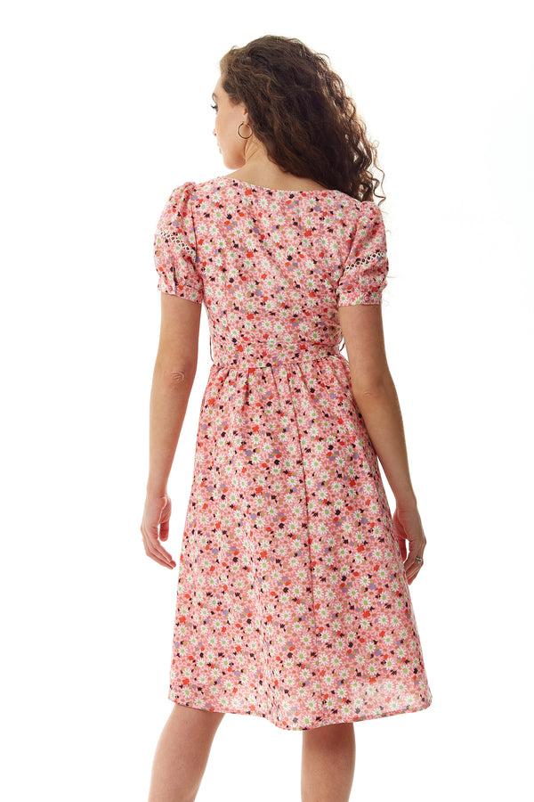 Liquorish Women's Midi Dress In Pink Floral With Short Sleeves And Lace Trim Details - Liquorish