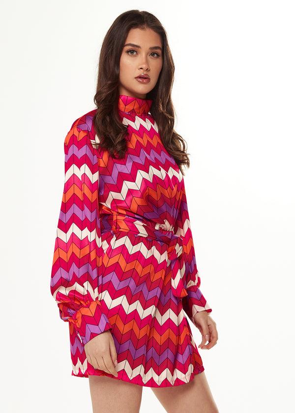 Liquorish Women's Mini Dress In Warm Tones With Puffy Sleeves And Gathered Waist - Exclusive Liquorish Zig Zag Print