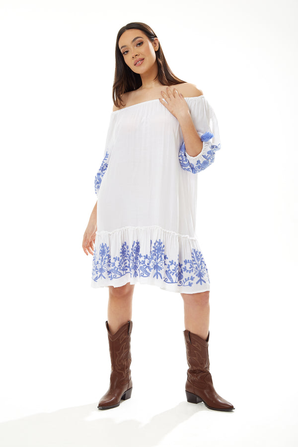 Liquorish Women's Mini Dress In White With 3/4 Sleeves And Blue Floral Embroidery - Liquorish