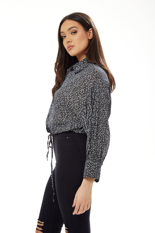 Liquorish Women’s Painterly Print Crop Shirt In Grey - Long Sleeve Cropped Style Tie Waist