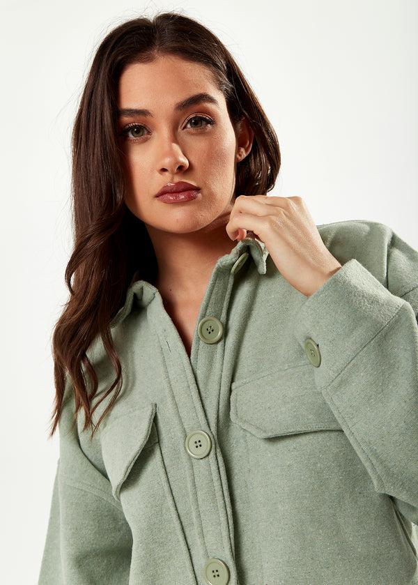 Liquorish Women’s Shirt Jacket With Oversized Pocket Details In Green - Button Up Shirt Collar Full-Length Sleeves Oversized Fit