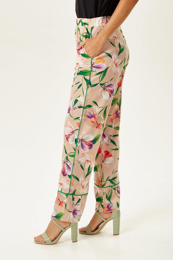 Liquorish Women's Trousers In Floral Print With Green Piping And Side Pockets - Fitted Wide Leg Style By Liquorish