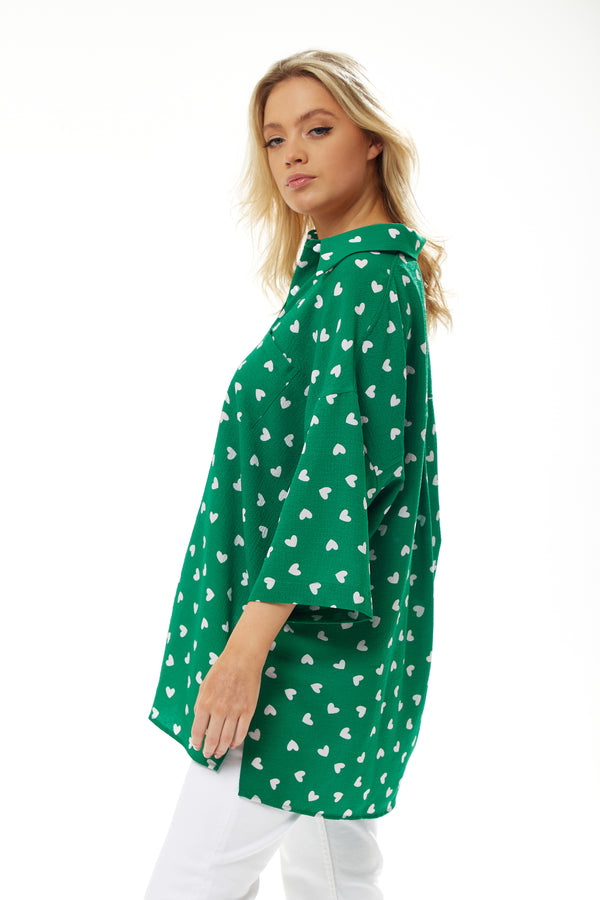 Liquorish Women's White Heart Print Shirt In Green - Short Sleeves Oversized Fit Heart-shaped Buttons Button-up Front Collar