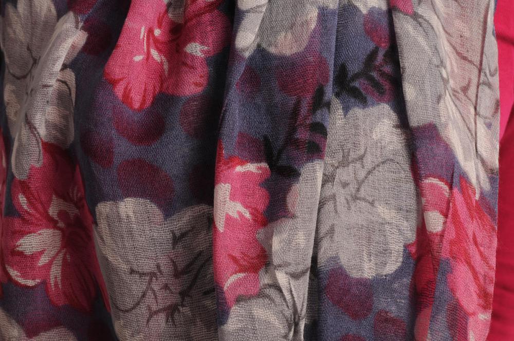 Liss Kiss Begonia Flowers With Tassels On Grey - Scarf