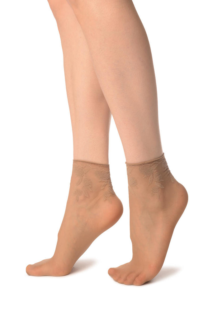 Liss Kiss Beige Chrysanthemum Flowers With Comfortable Top Ankle High Sock - Socks
