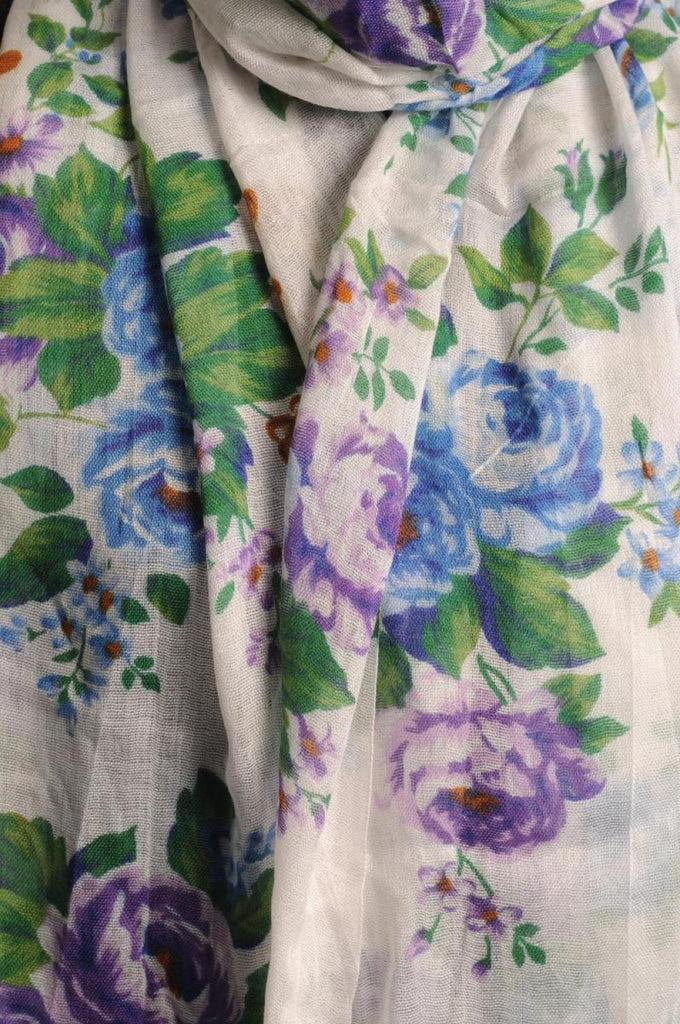 Liss Kiss Blue & Purple Roses On White With Tassels - Scarf