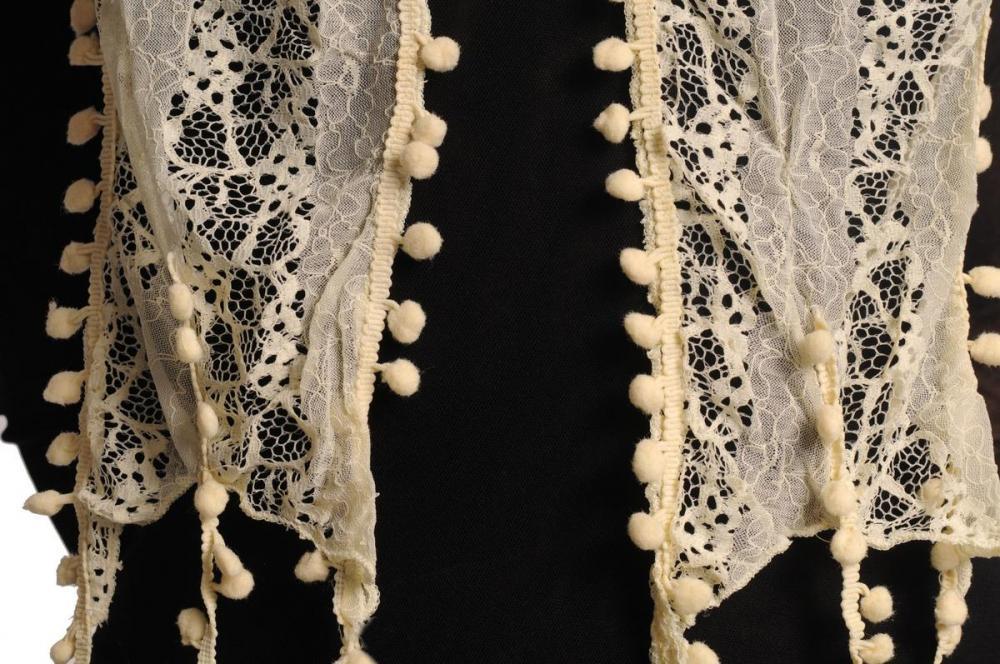 Liss Kiss Cream Vintage Lace With Soft Pearls - Scarf