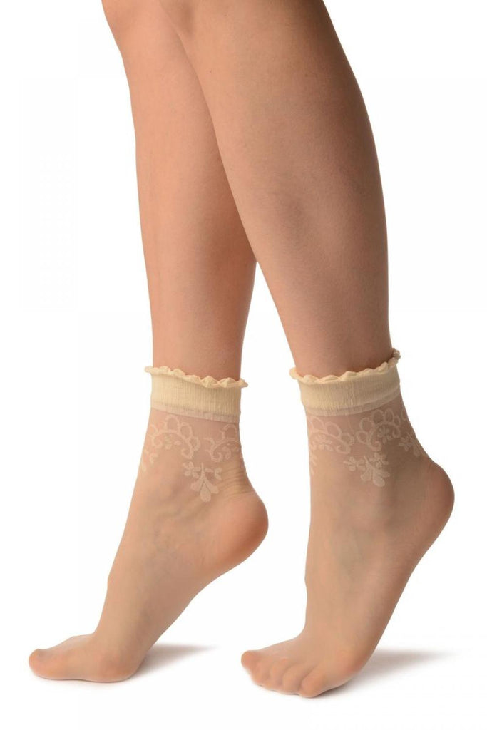 Liss Kiss Cream With Large Woven Flowers Top Ankle High Socks - Socks