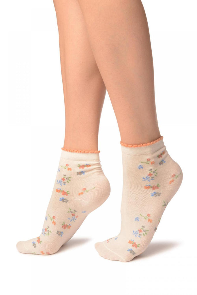 Liss Kiss Cream With Summer Flowers Ankle High Socks - Socks