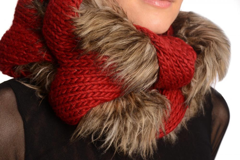 Liss Kiss Dark Red Pink Knitted Plait Style Snood With Faux Fur - Snood
