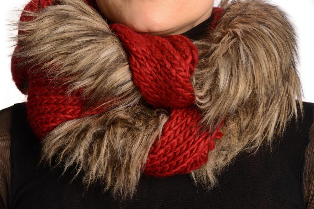 Liss Kiss Dark Red Pink Knitted Plait Style Snood With Faux Fur - Snood