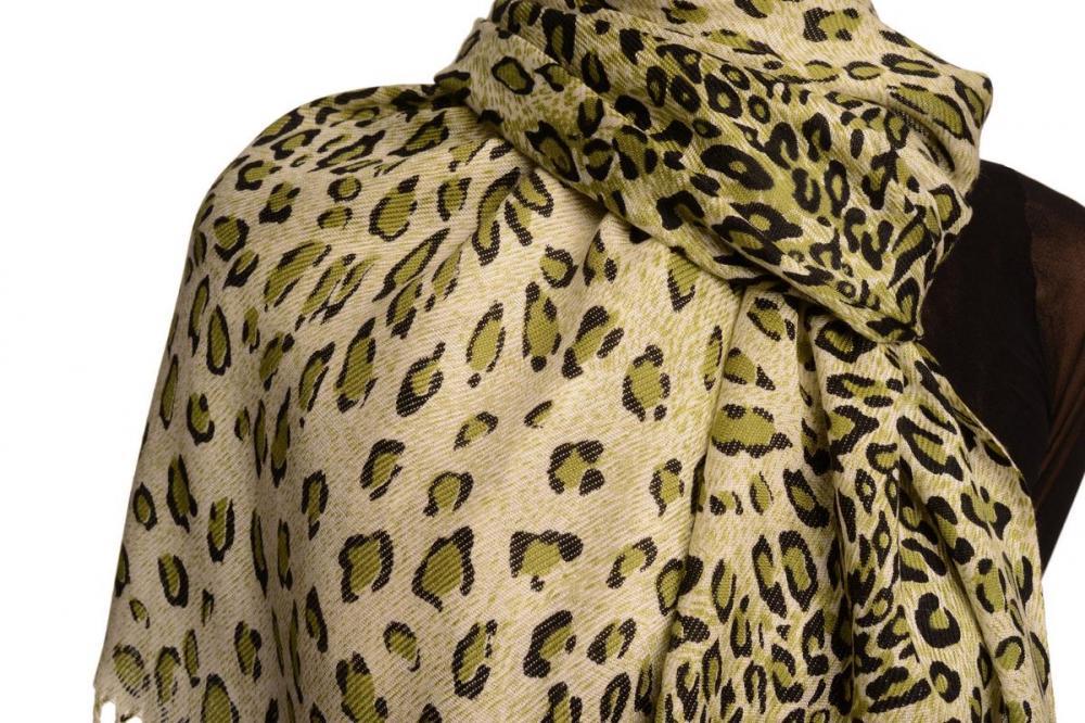 Liss Kiss Green Diagonal Leopard On White Pashmina Feel With Tassels - Scarf