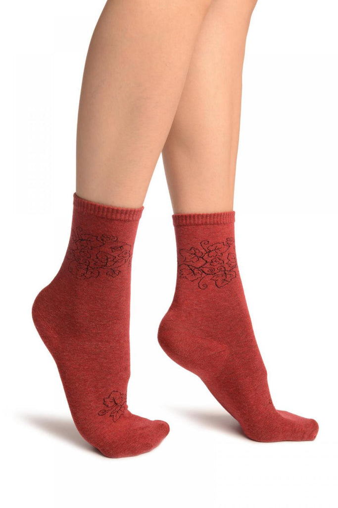 Liss Kiss Hedera Leaves On Red Ankle High Socks - Socks