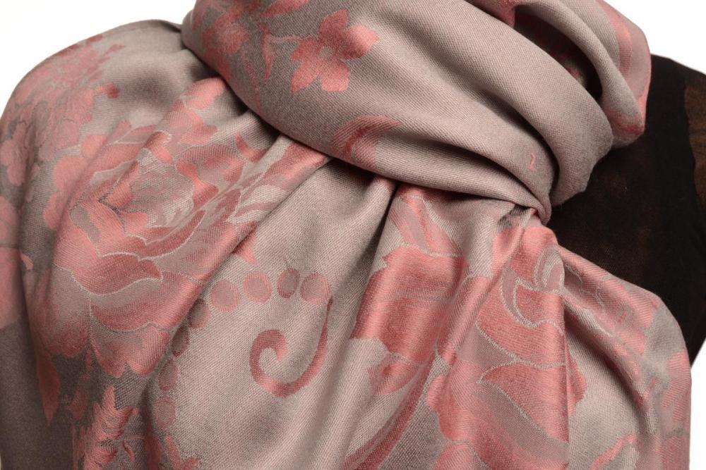 Liss Kiss Large Chestnut Pink Roses On Light Grey Pashmina With Tassels - Scarf