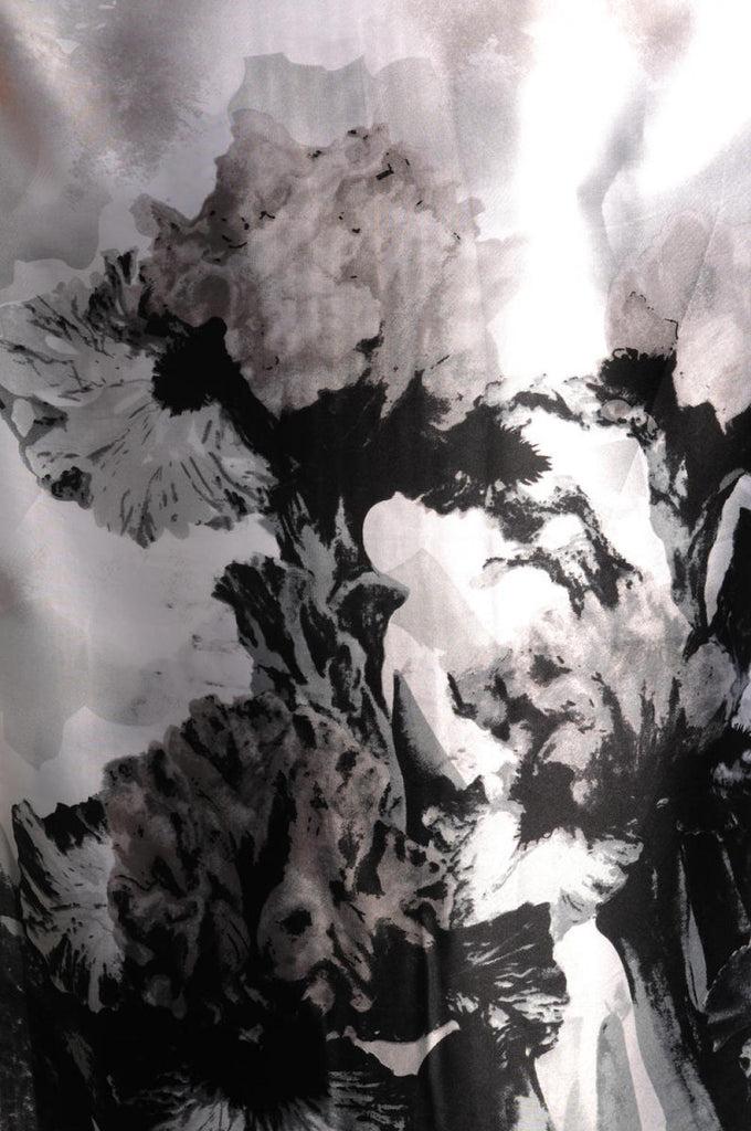 Liss Kiss Large Grey Peony Flowers - Scarf