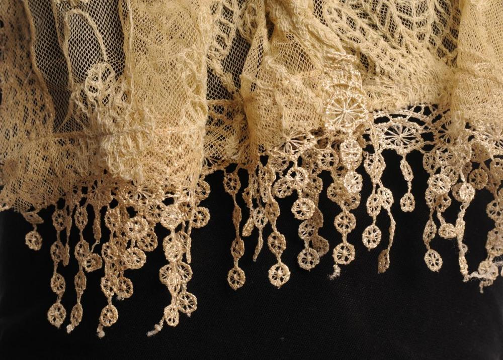 Liss Kiss Mocha Vintage Lace With Flowers - Scarf