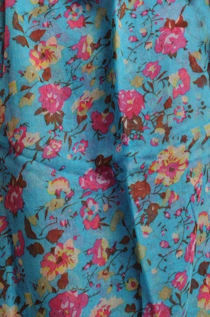 Liss Kiss Small Climbing Roses On Sky Blue - Scarf